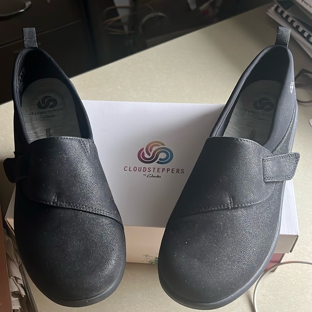 Cloudsteppers by Clark’s Black Velcro slip on Size 8